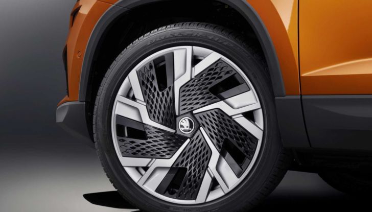 Skoda Karoq 2022: il restyling è ordinabile in Italia da 27.200 Euro - Foto 10 di 18