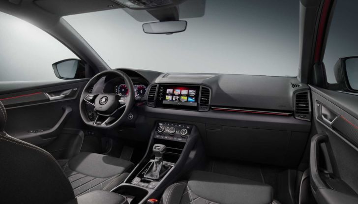 Skoda Karoq 2022: il restyling è ordinabile in Italia da 27.200 Euro - Foto 17 di 18
