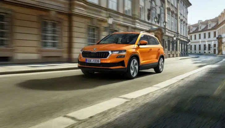 Skoda Karoq 2022: il restyling è più tecnologico ed eco-sostenibile - Foto 3 di 18
