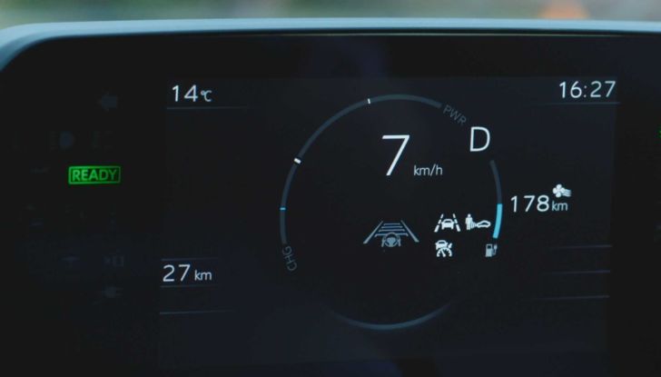 Subaru Solterra: trazione integrale e 218 CV per il SUV elettrico giapponese - Foto 12 di 19