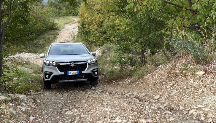 Suzuki S-Cross 2022: al debutto il Full Hybrid da 115 CV e 140 Volt - Foto 7 di 18