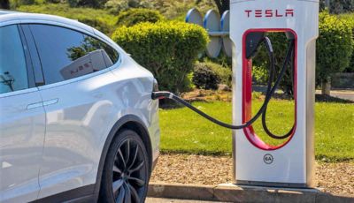 Tesla Supercharger aperti in Italia per tutte le auto elettriche