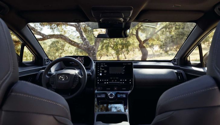 Toyota BZ4X: il SUV elettrico da 450 km di autonomia diventa “di serie” - Foto 10 di 12