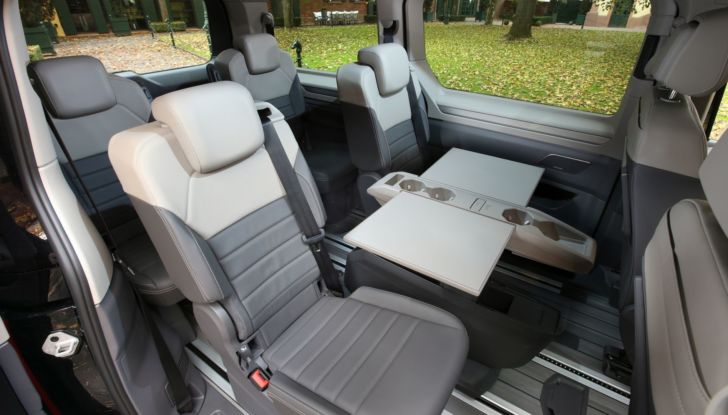 Volkswagen Multivan: il Bulli T7 debutta in Italia con l’ibrido plug-in da 218 CV - Foto 12 di 14