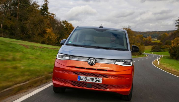 Volkswagen Multivan: il Bulli T7 debutta in Italia con l’ibrido plug-in da 218 CV - Foto 2 di 14