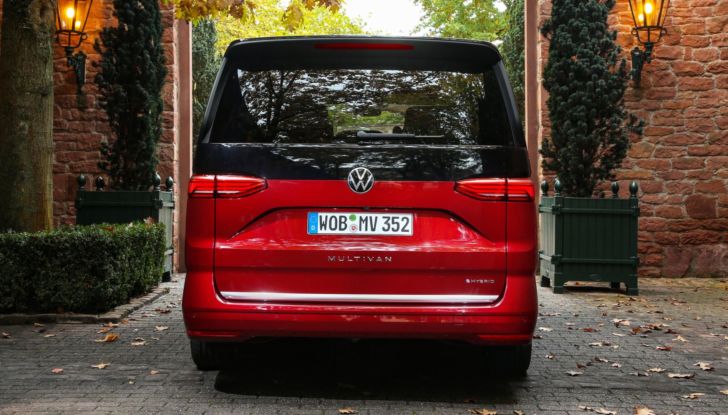 Volkswagen Multivan: il Bulli T7 debutta in Italia con l’ibrido plug-in da 218 CV - Foto 8 di 14