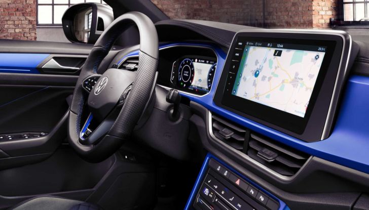 Volkswagen T-Roc: la prova su strada del restyling 2022 - Foto 13 di 19