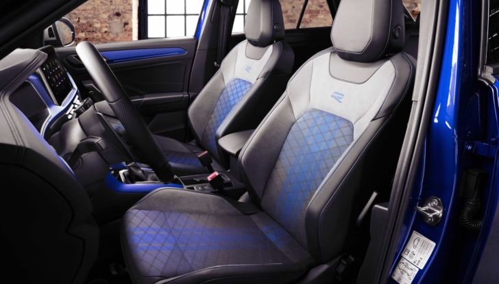 Volkswagen T-Roc: la prova su strada del restyling 2022 - Foto 14 di 19