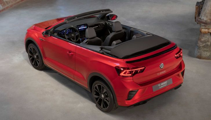 Volkswagen T-Roc: la prova su strada del restyling 2022 - Foto 18 di 19