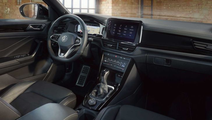 Volkswagen T-Roc: la prova su strada del restyling 2022 - Foto 7 di 19