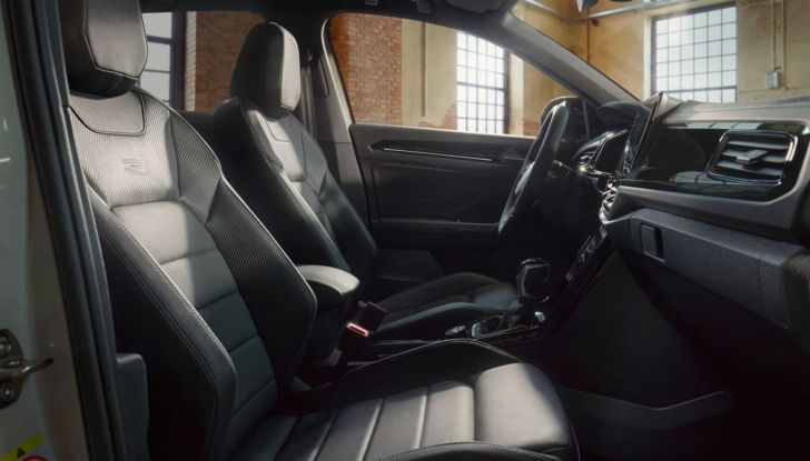 Volkswagen T-Roc: la prova su strada del restyling 2022 - Foto 8 di 19