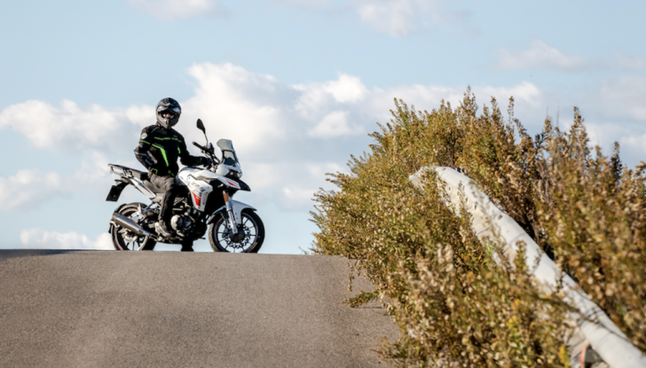 Benelli TRK 251: la piccola pesarese si rifà il look - Foto 12 di 13