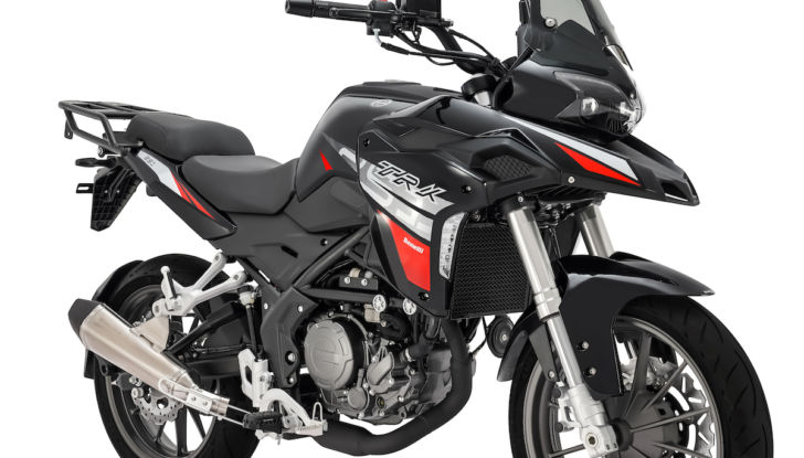 Benelli TRK 251: la piccola pesarese si rifà il look - Foto 7 di 13