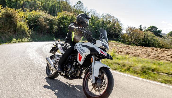 Benelli TRK 251: la piccola pesarese si rifà il look - Foto 9 di 13