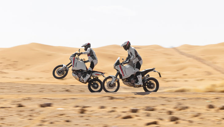 Ducati DesertX: le rosse di Borgo Panigale non hanno più confini - Foto 2 di 9