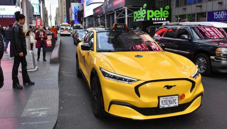 New York: tra i taxi c’è anche una Ford Mustang Mach-E - Foto 3 di 6