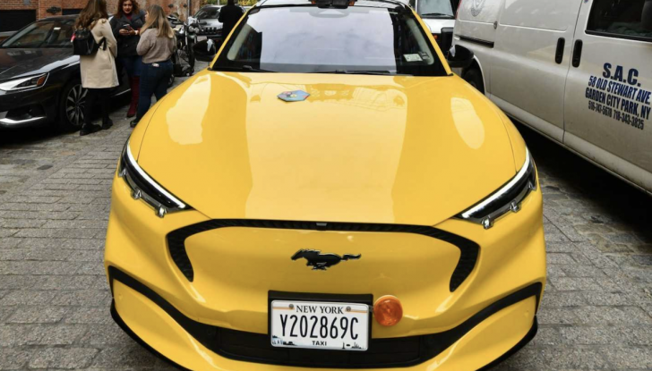 New York: tra i taxi c’è anche una Ford Mustang Mach-E - Foto 5 di 6