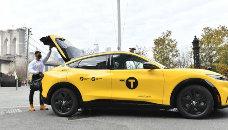 New York: tra i taxi c’è anche una Ford Mustang Mach-E - Foto 6 di 6