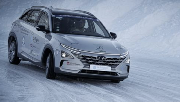 Hyundai Nexo: altro record, questa volta di percorrenza su un circuito ghiacciato - Foto 1 di 9