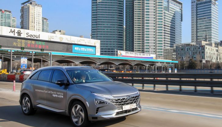 Hyundai Nexo: altro record, questa volta di percorrenza su un circuito ghiacciato - Foto 2 di 9