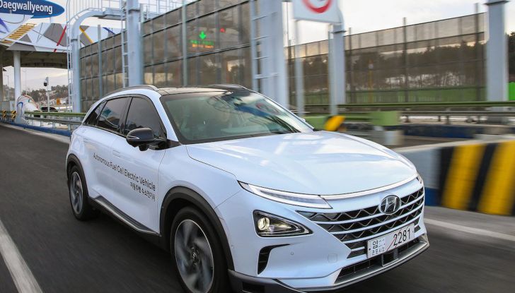 Hyundai Nexo: altro record, questa volta di percorrenza su un circuito ghiacciato - Foto 4 di 9