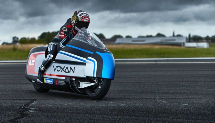 Max Biaggi da record: 470 km/h in sella a Voxan Wattman elettrica - Foto 1 di 8
