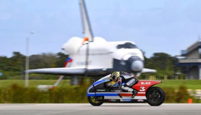 Max Biaggi da record: 470 km/h in sella a Voxan Wattman elettrica