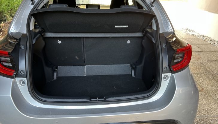 Mazda2 2022: la prova su strada del Full Hybrid da 116 cavalli - Foto 17 di 20