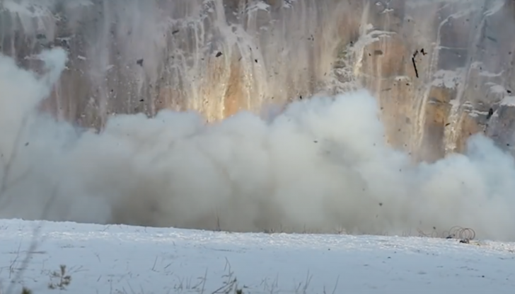 Gli chiedono 22.000 euro per cambiare la batteria della sua Tesla Model S. La fa esplodere - Foto 5 di 16