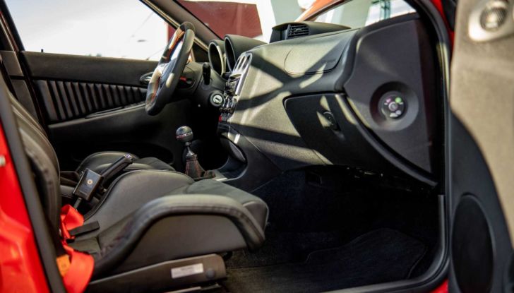 Alfa Romeo 156: questa GTA modificata chiude il cerchio con la Giulia GTAm - Foto 14 di 21