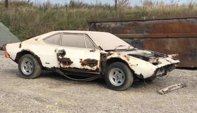 Questa Ferrari 308 GT4 piena di ruggine è in vendita all’asta: perchè?