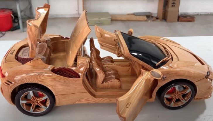 La Ferrari SF90 Spider diventa un modellino in legno… spettacolare! - Foto 4 di 6