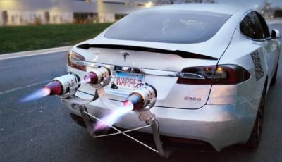 Tesla Model S con razzi posteriori: sarà più veloce della versione Plaid?