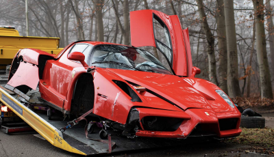 Ferrari Enzo vs albero: il finale è disastroso