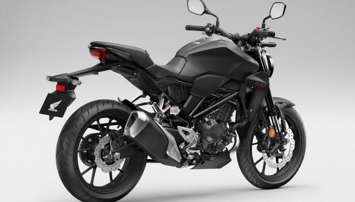 Honda CB300R MY 2022: la cafè racer dall’animo sportivo - Foto 2 di 8