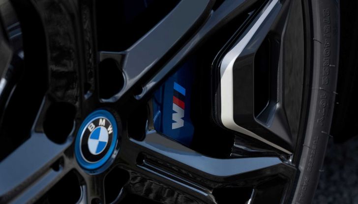 BMW iX M60: la versione sportiva del SAV elettrico ha 619 cavalli - Foto 12 di 13