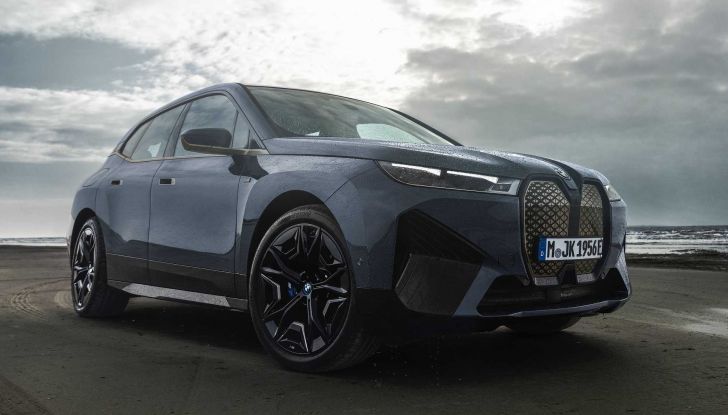 BMW iX M60: la versione sportiva del SAV elettrico ha 619 cavalli - Foto 5 di 13