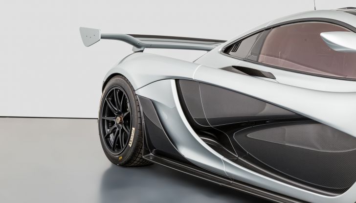 Il regalo più bello per un pilota? Una McLaren P1 GTR da usare in pista! - Foto 17 di 23