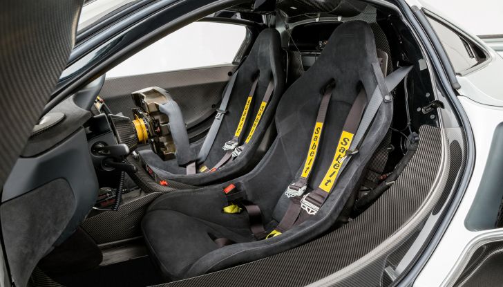 Il regalo più bello per un pilota? Una McLaren P1 GTR da usare in pista! - Foto 21 di 23