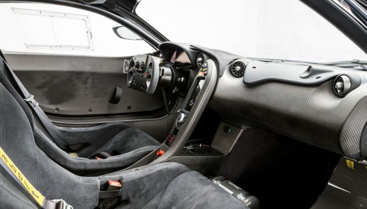 Il regalo più bello per un pilota? Una McLaren P1 GTR da usare in pista! - Foto 22 di 23
