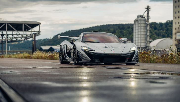 Il regalo più bello per un pilota? Una McLaren P1 GTR da usare in pista! - Foto 3 di 23