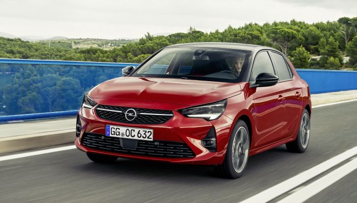 Opel Corsa e Crossland 2022: le Blitz Edition sono disponibili solo online - Foto 5 di 9