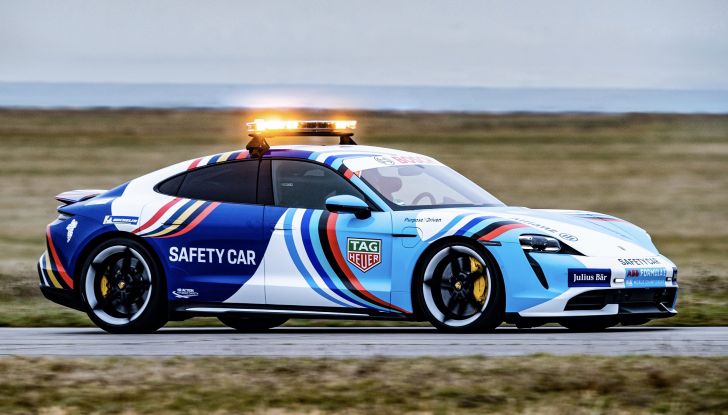 La Formula E accoglie la sua nuova safety car: la Porsche Taycan Turbo S! - Foto 2 di 14