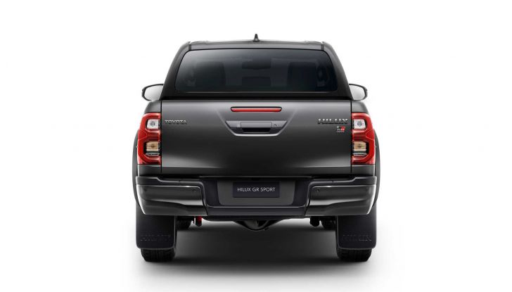 Toyota Hilux 2022: in autunno arriva la versione GR Sport - Foto 5 di 8