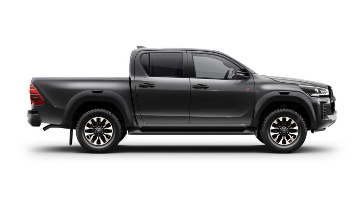 Toyota Hilux 2022: in autunno arriva la versione GR Sport - Foto 6 di 8