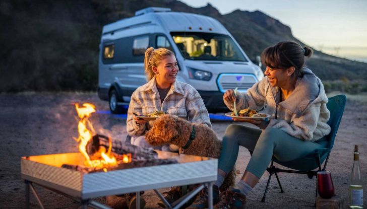 Winnebago e-RV Concept: il camper elettrico di lusso su base Ford Transit - Foto 4 di 9