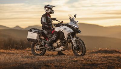 Ducati Multistrada V4: per il 2022 novità su colori, aggiornamenti elettronici e accessori