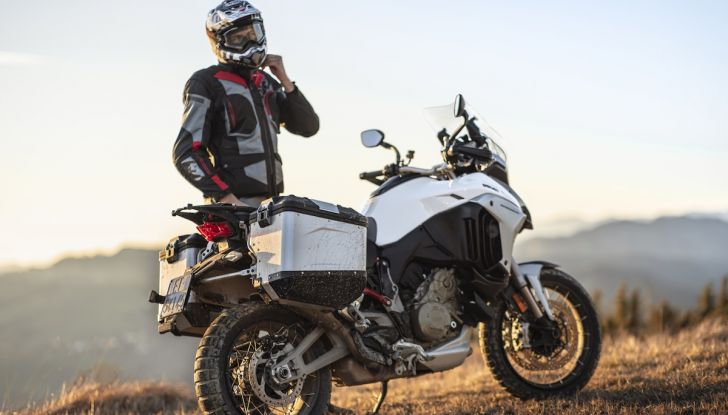 Ducati Multistrada V4: per il 2022 novità su colori, aggiornamenti elettronici e accessori - Foto 4 di 9