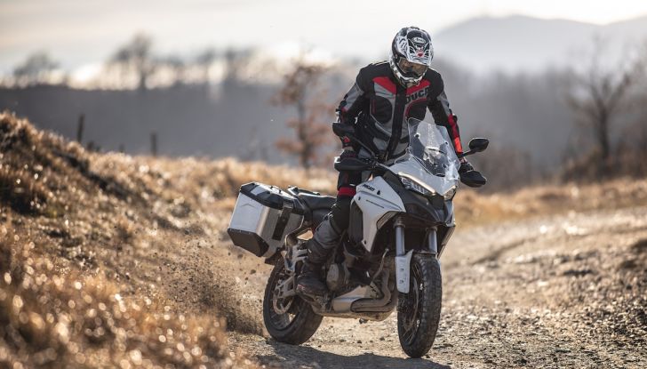 Ducati Multistrada V4: per il 2022 novità su colori, aggiornamenti elettronici e accessori - Foto 2 di 9