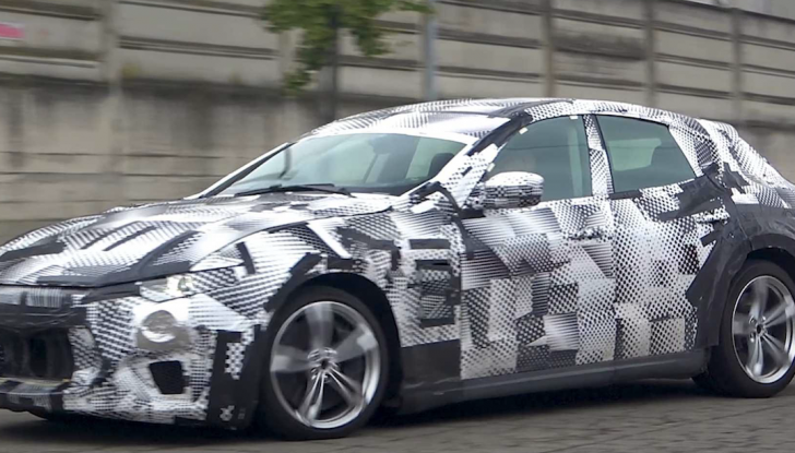 Ferrari Purosangue: il debutto a settembre 2022, poi nel 2025 l’elettrica - Foto 2 di 10